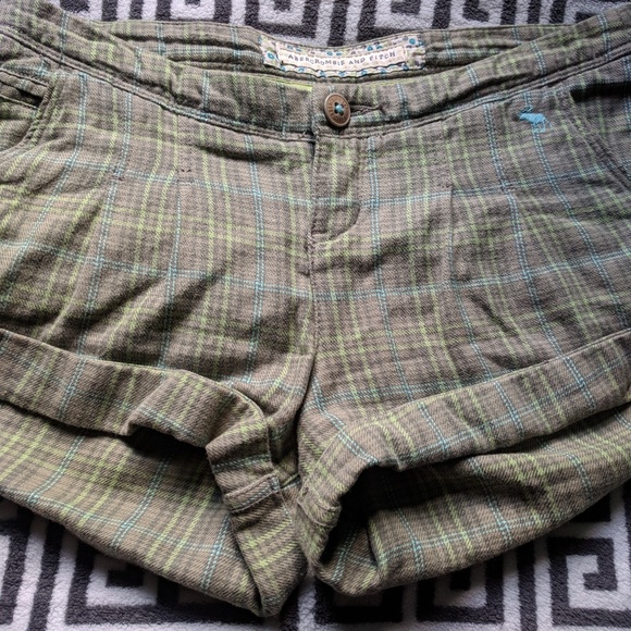 A&F green plaid short shorts 00 - Picture 6 of 6